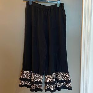 Black/cheetah ruffled pants